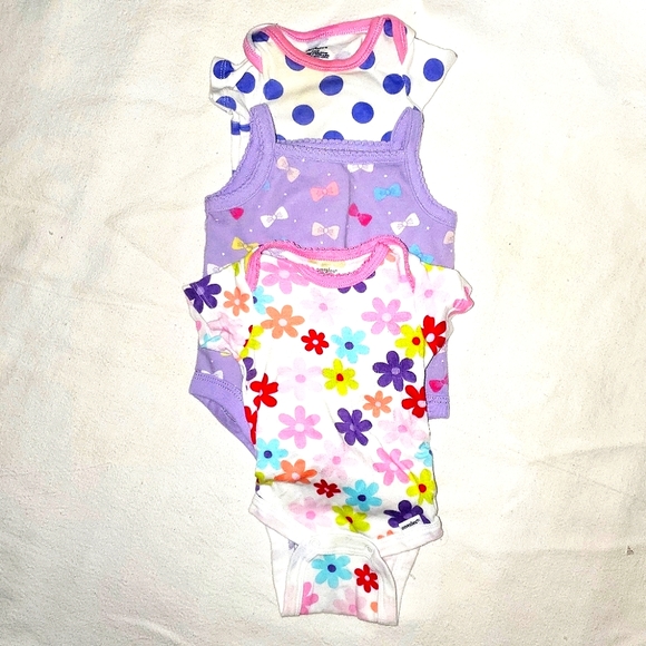 🎊💕3 NB Onsies💞🎉 - Picture 1 of 1